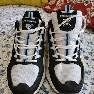 Sketchers X One Piece Sz 11